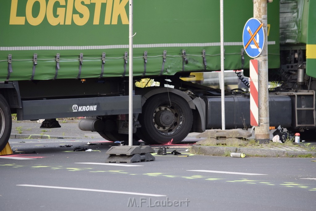 Schwerer Motorrad Unfall Feldkassel Robert Boschstr Edsel Fordstr P051.JPG - Miklos Laubert